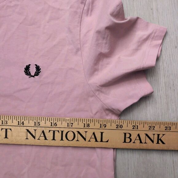 Fred Perry T Shirt Mens Medium Chalk Pink Wave Abstract Tee Shirt Fred Perry - Picture 3 of 4